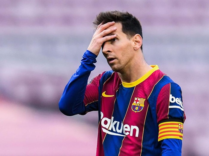 BARCELONA, SPAIN - MAY 16: Lionel Messi of FC Barcelona shows his dejection during the La Liga Santander match between FC Barcelona and RC Celta at Camp Nou on May 16, 2021 in Barcelona, Spain. Sporting stadiums around Spain remain under strict restrictions due to the Coronavirus Pandemic as Government social distancing laws prohibit fans inside venues resulting in games being played behind closed doors. (Photo by David Ramos/Getty Images)