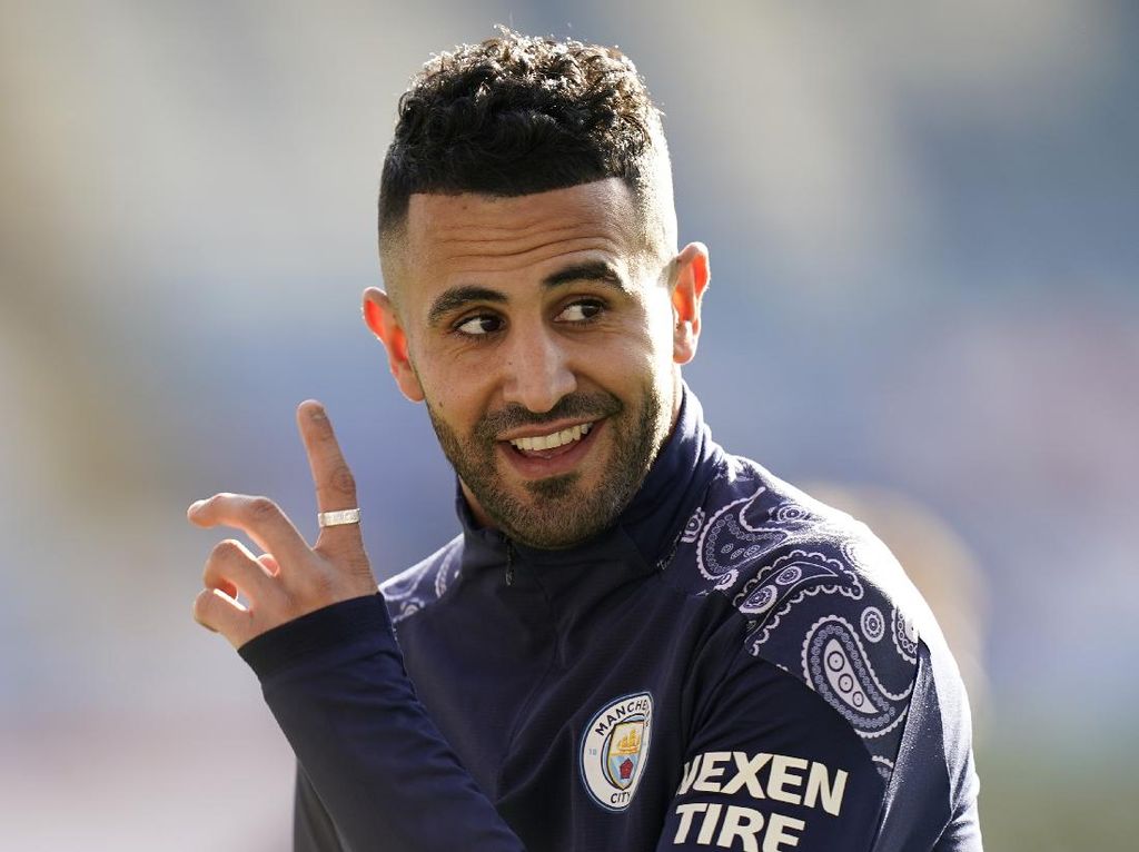 Riyad Mahrez Tegaskan Bertahan di City, Arsenal Gigit Jari Riyad Mahrez Tegaskan Bertahan di City, Arsenal Gigit Jari
