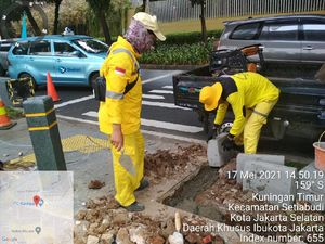 Pemotor Masih Terobos Trotoar Kuningan, Bina Marga DKI Pasang Kanstin