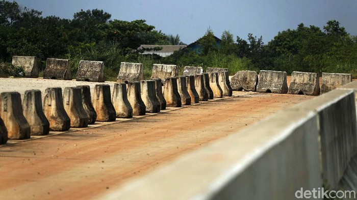 Pembangunan Tol Cimanggis-Cibitung di Setu Bekasi Terhenti Pembangunan proyek tol Cimanggis-Cibitung di Desa Burangkeng Kecamatan Setu Kabupaten Bekasi, Jawa Barat, terhenti. Persoalan tanah jadi kendala proyek ini.