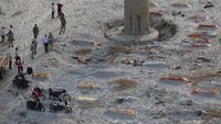 Foto: Tumpukan Jenazah COVID-19 di Sungai Gangga yang Hebohkan Warga India
