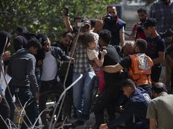 Terluka Akibat Serangan Israel, Ratusan Warga Gaza Dievakuasi ke Mesir