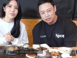 Begini Keseruan Solar Mamamoo Saat Mukbang Daging BBQ