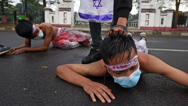 Aksi Teatrikal Kecam Kebrutalan Israel Menyerang Palestina