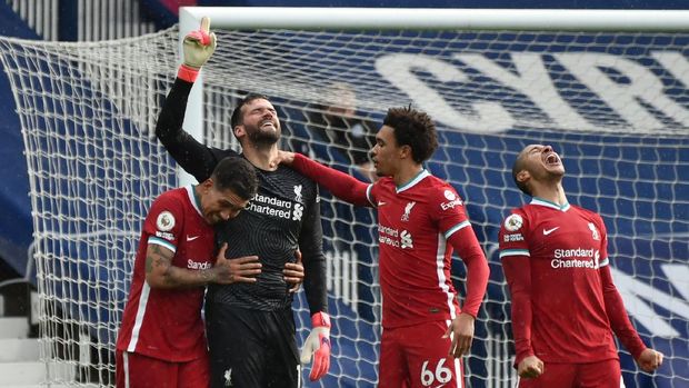 Soccer Football - Premier League - West Bromwich Albion v Liverpool - The Hawthorns, West Bromwich, Britain - May 16, 2021 Liverpool's Alisson celebrates scoring their second goal with Roberto Firmino and Trent Alexander-Arnold Pool via REUTERS/Rui Vieira EDITORIAL USE ONLY. No use with unauthorized audio, video, data, fixture lists, club/league logos or 'live' services. Online in-match use limited to 75 images, no video emulation. No use in betting, games or single club /league/player publications.  Please contact your account representative for further details.