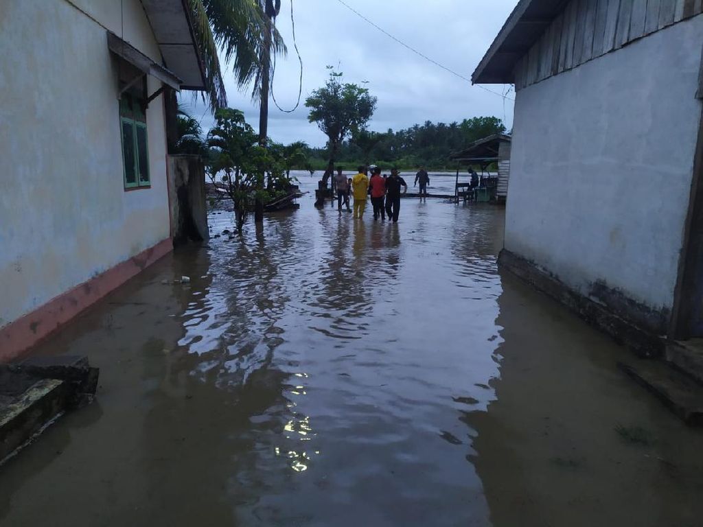 Banjir Rendam 15 Desa di Aceh Selatan Banjir Rendam 15 Desa di Aceh Selatan