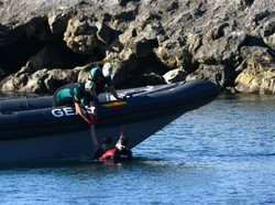 Berenang-Jalan Kaki Memanfaatkan Air Laut Surut, 5.000 Migran Maroko Tiba di Spanyol