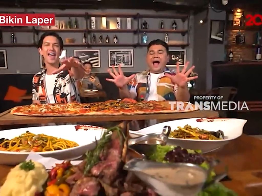 Bikin Laper! Keseruan Dimas Beck dan Ncess Nabati Makan Pizza 1 Meter Bikin Laper! Keseruan Dimas Beck dan Ncess Nabati Makan Pizza 1 Meter