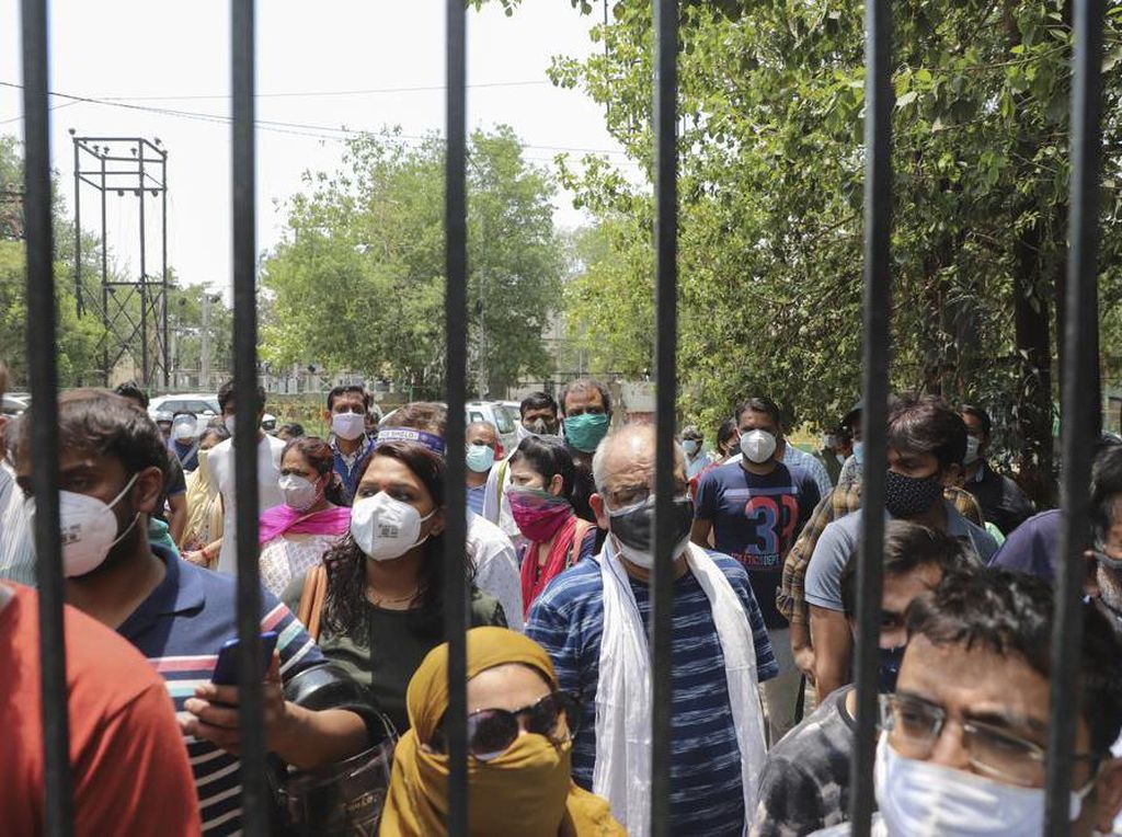 Warga India Mulai Beraktivitas Usai Pembatasan Dilonggarkan Warga India Mulai Beraktivitas Usai Pembatasan Dilonggarkan