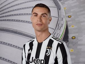 Juventus Rilis Jersey Home 2021/2022