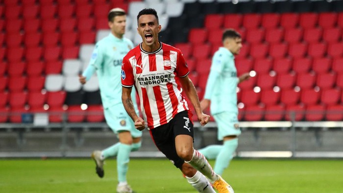 Eran Zahavi EINDHOVEN, NETHERLANDS - NOVEMBER 01: Eran Zahavi of PSV celebrates after he scores his teams first goal from the penalty spot during the Dutch Eredivisie match between PSV Eindhoven and ADO Den Haag at Philips Stadion on November 01, 2020 in Eindhoven, Netherlands. (Photo by Dean Mouhtaropoulos/Getty Images)