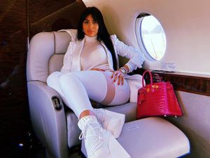 10 Gaya Georgina Rodriguez Saat Naik Pesawat Jet, Selalu Mewah! 10 Gaya Georgina Rodriguez Saat Naik Pesawat Jet, Selalu Mewah!