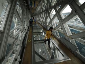 Jembatan Kaca Ini Ada di Ikon Kota London Lho