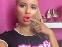 Terobsesi Jadi Barbie, Wanita Ini Sedot Lemak Sampai Implan Dada Jadi Cup K