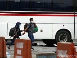 Hendak ke Jawa, Pemudik dari Sumatera Mulai Padati Pelabuhan Bakauheni