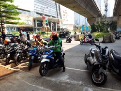 Kanstin-Bollard Belum Ada di U Turn Jl Satrio, Pemotor Masih Menerobos