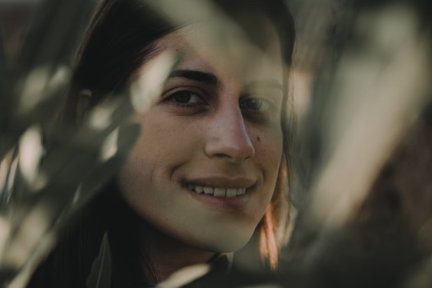 Lesung pipi membuat mu lebih ekspresif / unsplash.com (Constantin Panagopoulos) Lesung pipi bisa membuat wajah seseorang tampak lebih ekspresif