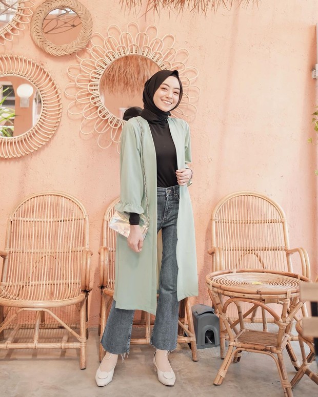 Long cardigan hijau/instagram.com/meiraniap/ Long cardigan hijau
