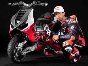 Vakum dari MotoGP, Dovizioso Jadi Brand Ambassador Motor Skutik