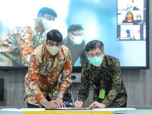 Momen Kesepakatan Penjualan 4.200 Menara Telekomunikasi