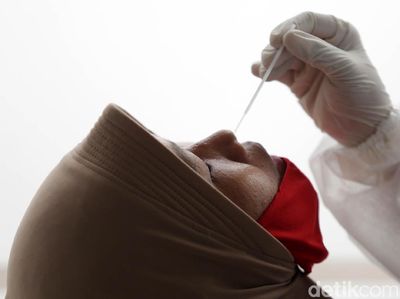 Pemudik Dites Antigen di Terminal Pulogebang