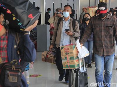 Pemudik Mulai Berdatangan di Stasiun Kiaracondong Bandung