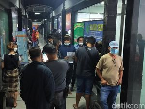 Antrean Pemeriksaan Bebas COVID-19 di Pelabuhan Ketapang Membeludak