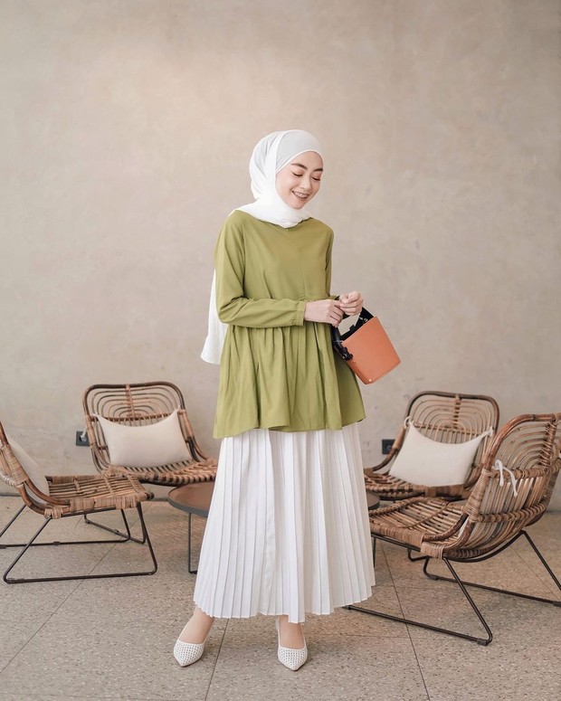 Peplum top hijau/instagram.com/meiraniap/ Peplum top hijau