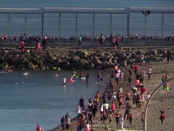 Ribuan Warga Maroko Berenang ke Spanyol