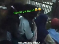 Bah! Emak-emak di Medan Bonceng 6 Orang Naik Motor-Tak Ada yang Berhelm