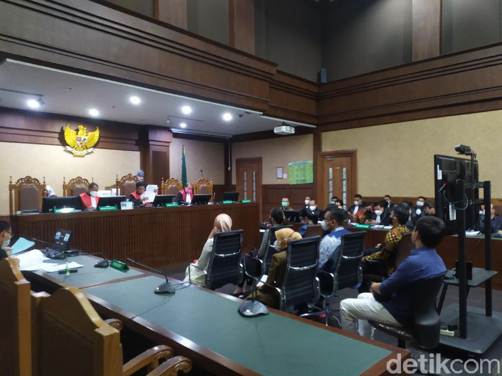 Uang Bertaburan dari Edhy Prabowo ke Sespri Wanita Terungkap di Sidang