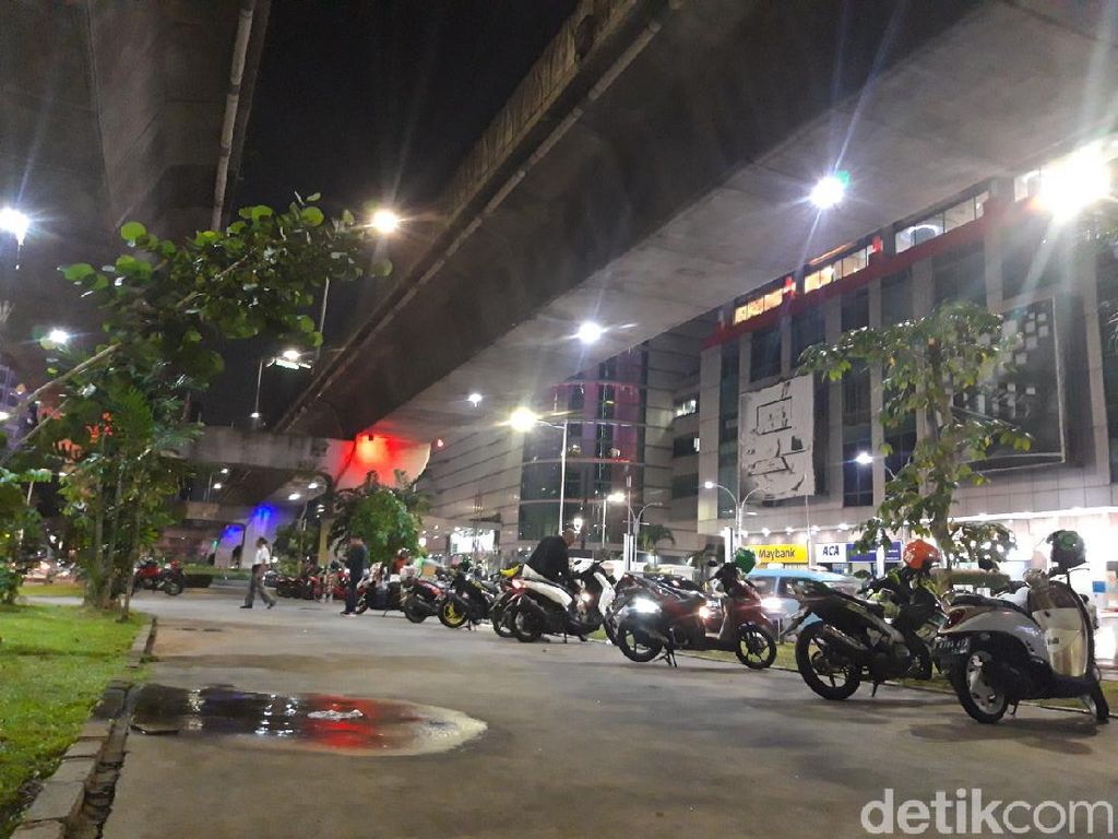Polisi Bakal Tangani Pemotor Penerobos Trotoar Tengah Jl Satrio Kuningan Polisi Bakal Tangani Pemotor Penerobos Trotoar Tengah Jl Satrio Kuningan