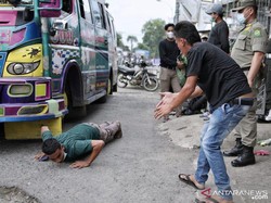 Ketahuan! 3 Pemudik Medan Ngumpet di Atap Bus agar Lolos Penyekatan