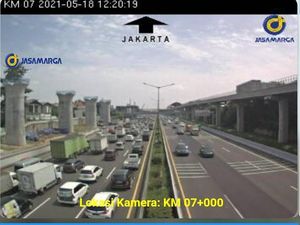 Tol Bekasi Arah Jakarta Macet Akibat Banyaknya Kendaraan