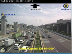 Tol Bekasi Arah Jakarta Macet Akibat Banyaknya Kendaraan