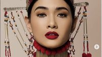 10 Foto Miss Myanmar Pemenang Best National Costume Miss Universe 2020
