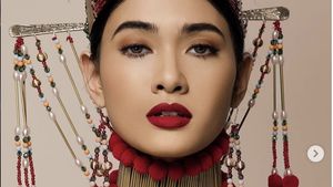 10 Foto Miss Myanmar Pemenang Best National Costume Miss Universe 2020