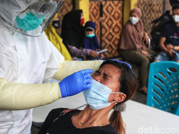 Tiba di Tangsel, Pemudik Langsung Diswab Antigen