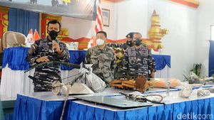 Potret Puing-puing KRI Nanggala yang Berhasil Diangkat