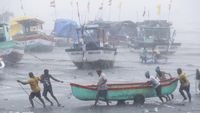 Tsunami COVID-19 Belum Usai, India Kini Dihantam Topan Tauktae
