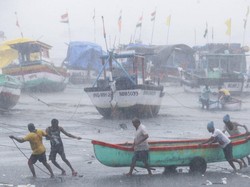 89 Orang Masih Hilang Usai Siklon Tauktae Menerjang India