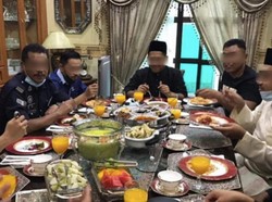 Unggah Foto Makan Ketupat Bareng, Pensiunan Polisi Ini Terancam Dipenjara