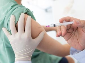 Dua Dosis Vaksin Proteksi Warga Inggris dari Varian India