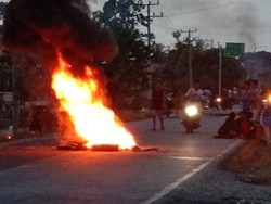 Warga Musi Rawas Utara Blokade Jalinsum Imbas Larangan Pesta Malam