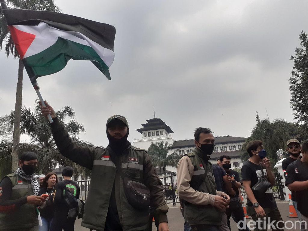 Doa dan Dukungan Komunitas Ojol Bandung untuk Palestina Doa dan Dukungan Komunitas Ojol Bandung untuk Palestina