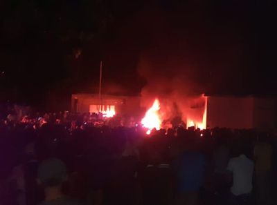 Potret Api Membara saat Polsek Candipuro Jadi Sasaran Amuk Warga