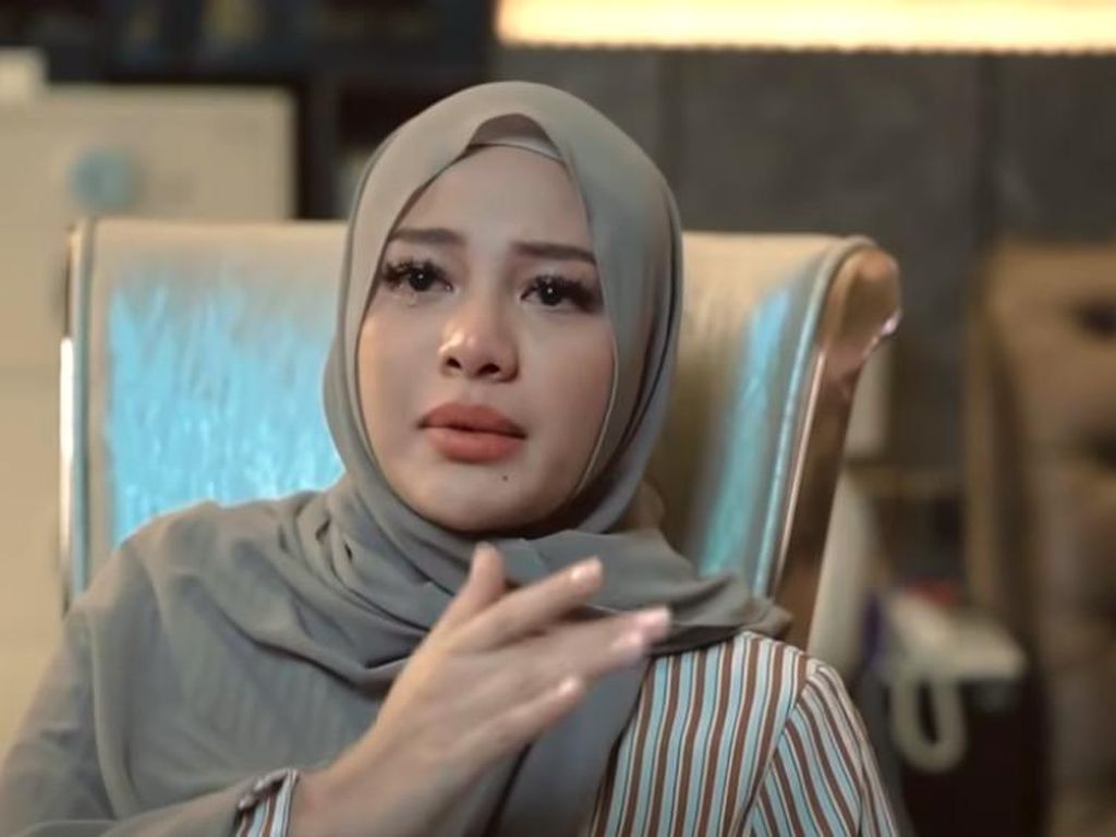 Aurel Hermansyah Menangis Cerita Sempat Pendarahan Sebelum Keguguran Aurel Hermansyah Menangis Cerita Sempat Pendarahan Sebelum Keguguran