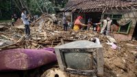 Banjir Bandang Porak Porandakan Desa Rengasjajar Bogor