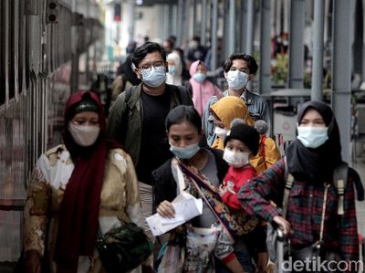 Begini Ramainya Stasiun Pasar Senen Usai Larangan Mudik Berakhir