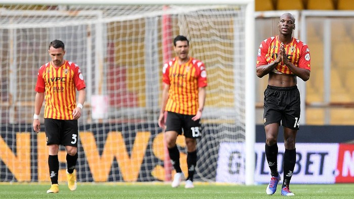 BENEVENTO, ITALY - MAY 16: Bryan Dabo of Benevento Calcio looks dejected during the Serie A match between Benevento Calcio  and FC Crotone at Stadio Ciro Vigorito on May 16, 2021 in Benevento, Italy. Sporting stadiums around Italy remain under strict restrictions due to the Coronavirus Pandemic as Government social distancing laws prohibit fans inside venues resulting in games being played behind closed doors. (Photo by Francesco Pecoraro/Getty Images)